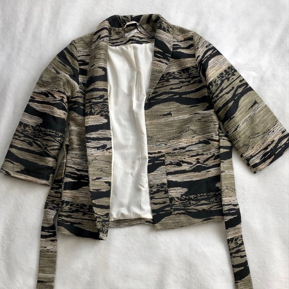 Wrap-style wool jacket with abstract print - Picture 4 of 4